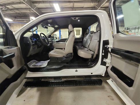 Used 2017 Ford F250 XL w/ Power Equipment Group image 33