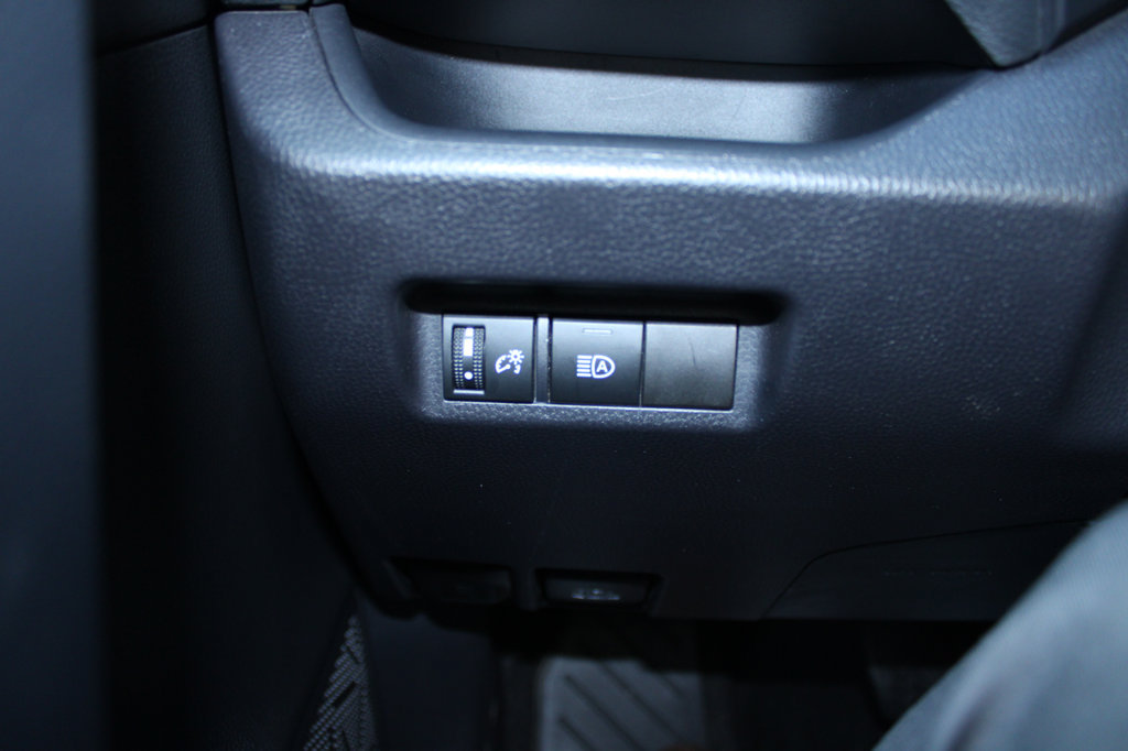 Used 2025 Toyota RAV4 XLE FWD image 34