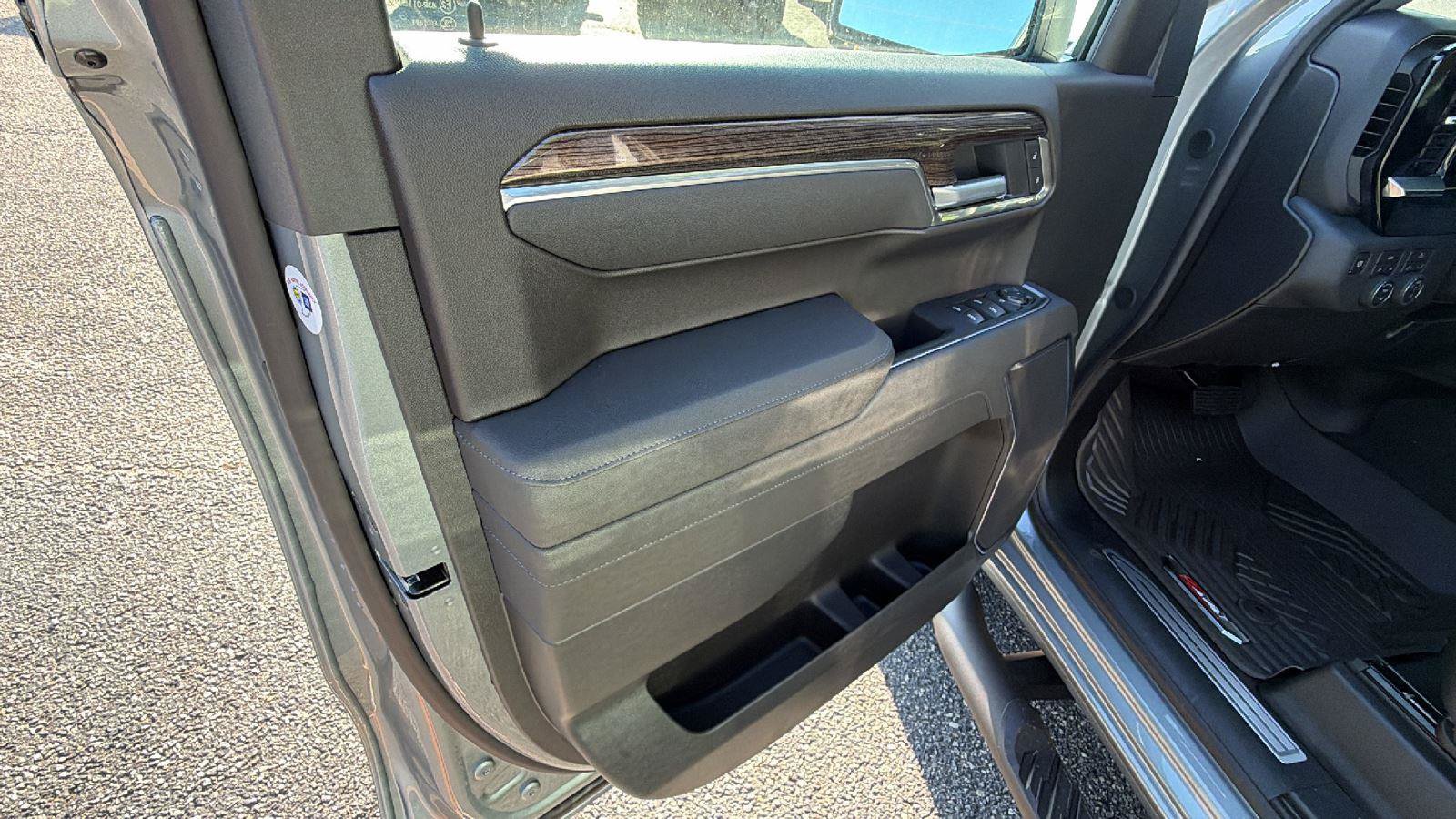 New 2026 Chevrolet Silverado 1500 RST w/ RST Select Package AWD/4WD image 15