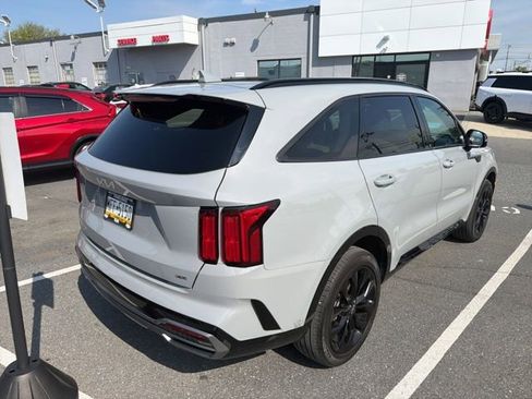 Used 2023 Kia Sorento SX AWD/4WD image 3