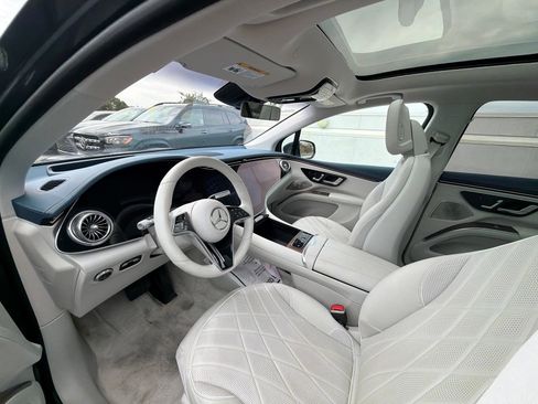 Used 2023 Mercedes-Benz EQS 580 4MATIC SUV image 3