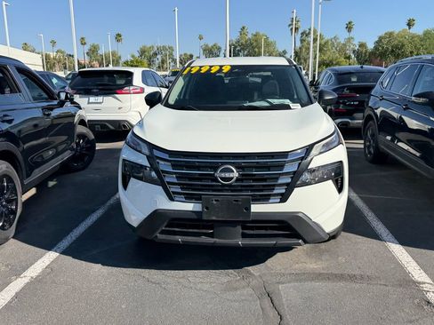 Used 2024 Nissan Rogue S FWD image 2