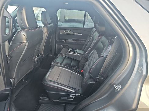 Used 2025 Ford Explorer ST-Line w/ ST-Line Street Pack AWD/4WD image 11