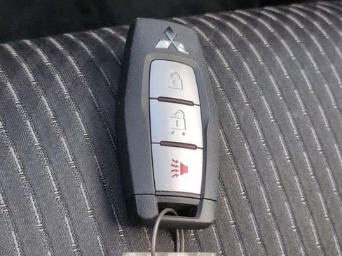 Used 2023 Mitsubishi Outlander ES FWD image 27