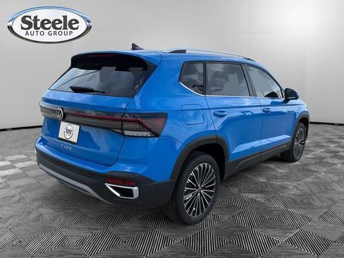 New 2025 Volkswagen Taos SE image 5