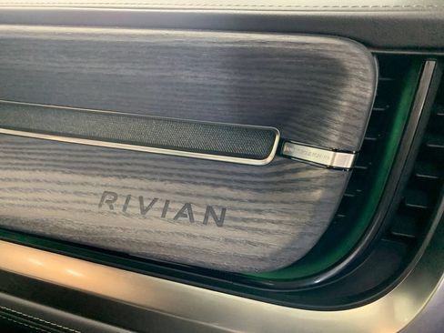 Used 2024 Rivian R1T Adventure Dual AWD/4WD image 18