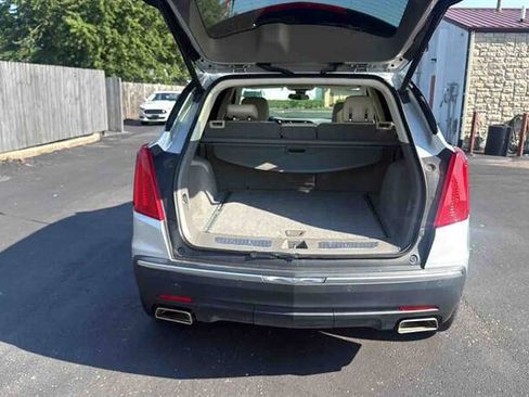 Used 2017 Cadillac XT5 Luxury w/ Driver Awareness Package FWD image 9