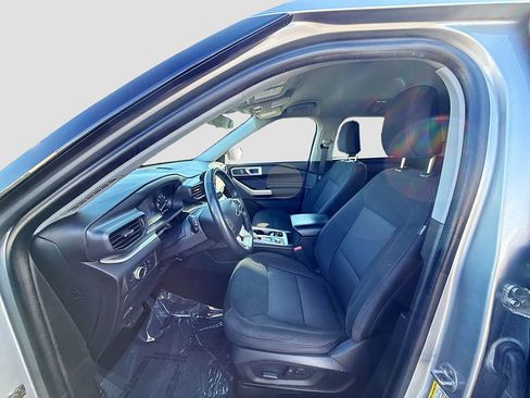 Used 2022 Ford Explorer XLT image 19