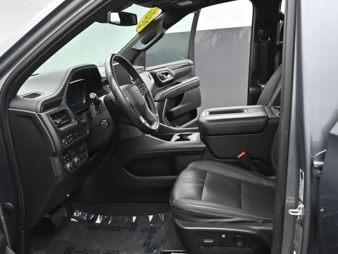 Used 2022 Chevrolet Suburban RST w/ Luxury Package AWD/4WD image 16