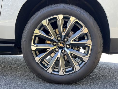 New 2026 Chevrolet Suburban High Country image 44