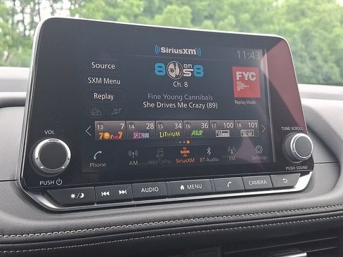 Used 2025 Nissan Rogue SV AWD/4WD image 16