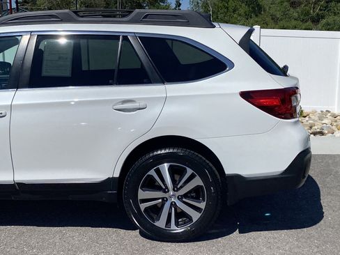 Used 2019 Subaru Outback 3.6R Limited w/ Popular Package #2 AWD/4WD image 4