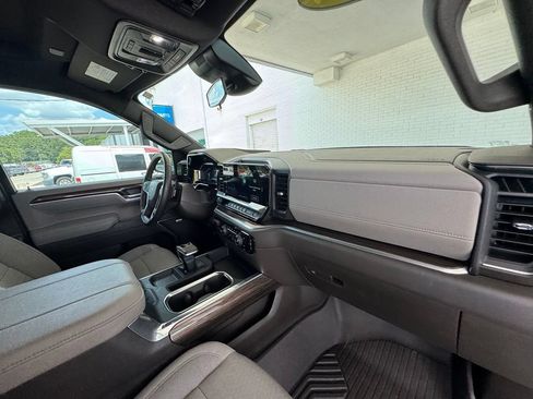Used 2025 Chevrolet Silverado 1500 RST AWD/4WD image 17