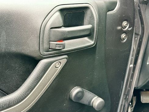 Used 2018 Jeep Wrangler Unlimited Sport w/ Connectivity Group image 15