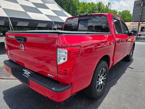 Used 2021 Nissan Titan SV RWD image 5