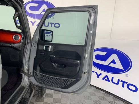 Used 2018 Jeep Wrangler Unlimited Rubicon w/ Cold Weather Group AWD/4WD image 37