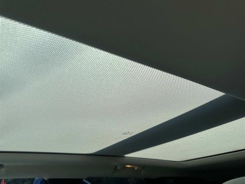 Used 2021 Jeep Renegade Latitude w/ Sun & Sound Group image 19