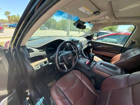 Used 2018 Cadillac Escalade Premium Luxury RWD image 12