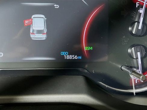 Used 2025 Toyota RAV4 XLE AWD/4WD image 11
