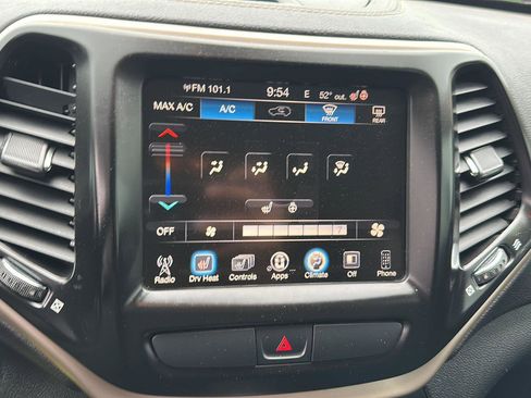 Used 2016 Jeep Cherokee Latitude w/ Cold Weather Group AWD/4WD image 14