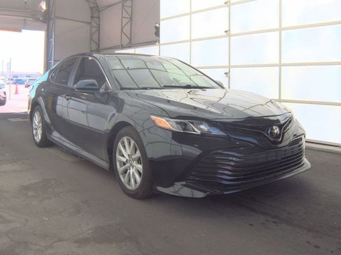 Used 2019 Toyota Camry LE image 2