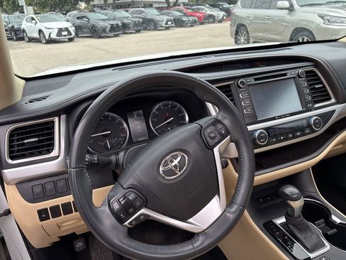 Used 2016 Toyota Highlander XLE FWD image 14