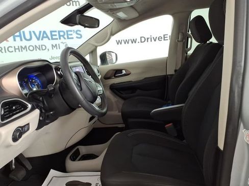 Used 2023 Chrysler Voyager LX FWD image 12