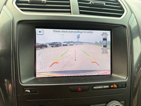 Used 2019 Ford Explorer XLT w/ Equipment Group 201A AWD/4WD image 18