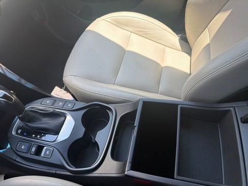 Used 2017 Hyundai Santa Fe Limited FWD image 18