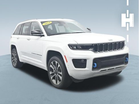Used 2023 Jeep Grand Cherokee Overland AWD/4WD image 3