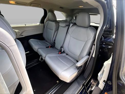 Used 2021 Toyota Sienna XLE FWD image 19