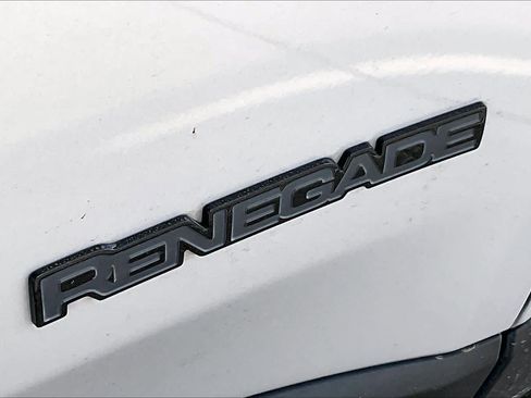 Used 2020 Jeep Renegade Altitude w/ UConnect 8.4 Nav Group AWD/4WD image 10