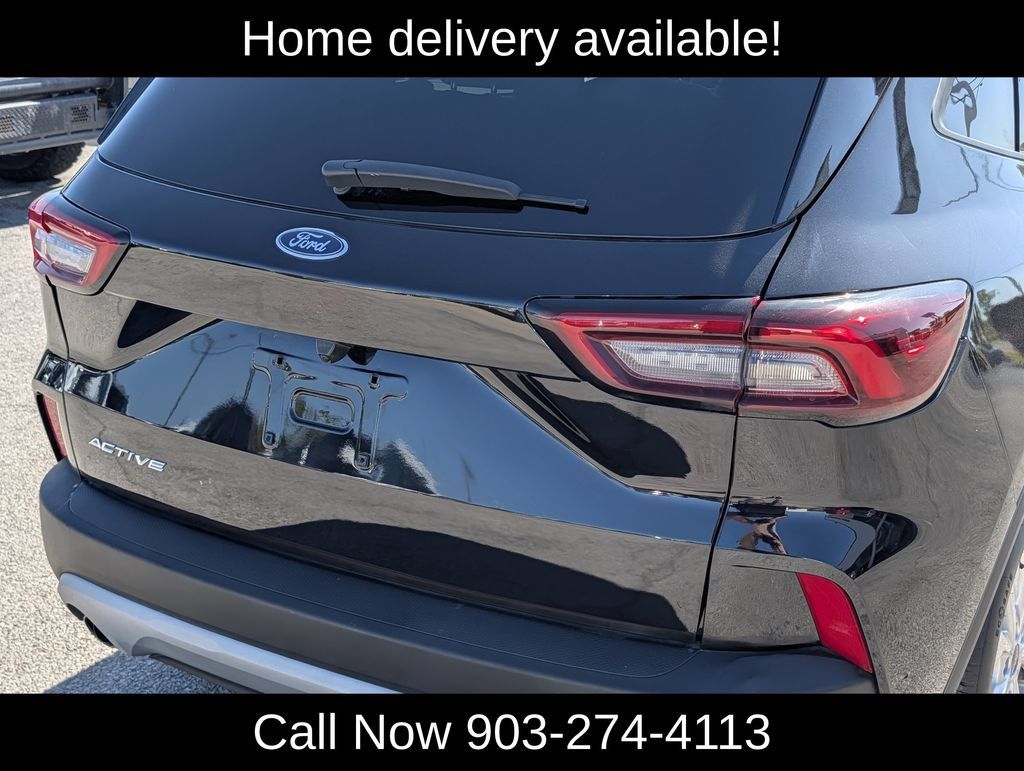 Used 2025 Ford Escape Active AWD/4WD image 9