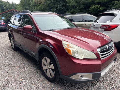 Used 2011 Subaru Outback 3.6R Limited AWD/4WD image 3