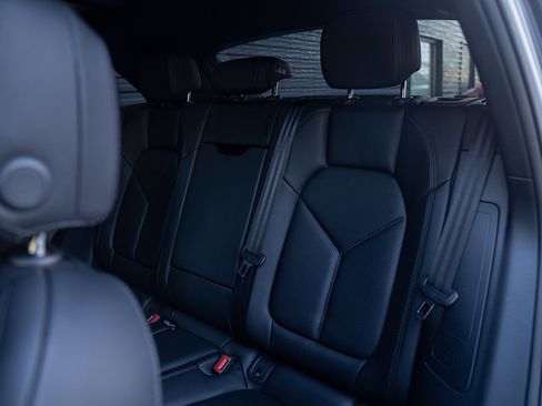 Certified 2025 Porsche Macan image 20