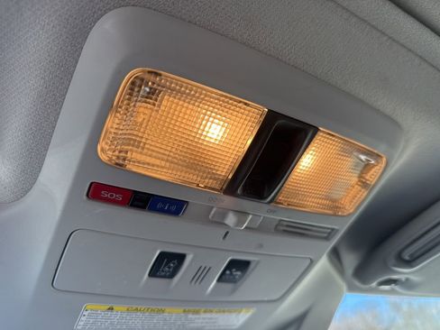 Used 2017 Subaru Forester 2.5i Limited image 16