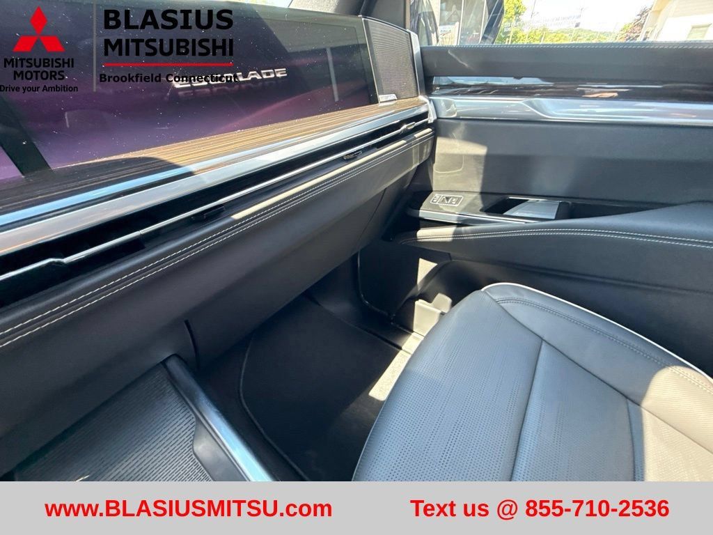 Used 2026 Cadillac Escalade Luxury AWD/4WD image 38
