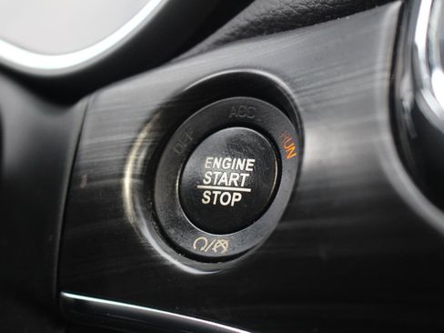 Used 2019 Jeep Grand Cherokee Limited w/ Luxury Group II image 24