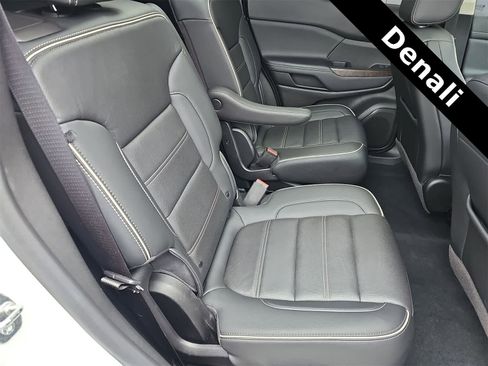 Used 2022 GMC Acadia Denali w/ Denali Ultimate Package image 17