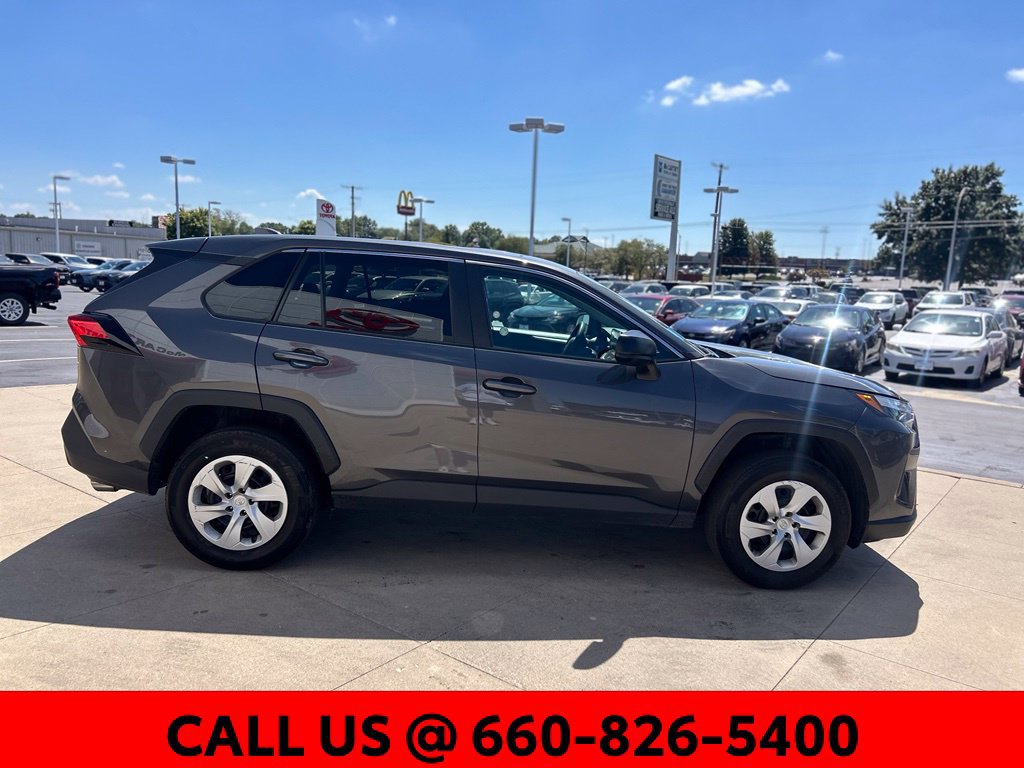 Used 2025 Toyota RAV4 LE AWD/4WD image 4