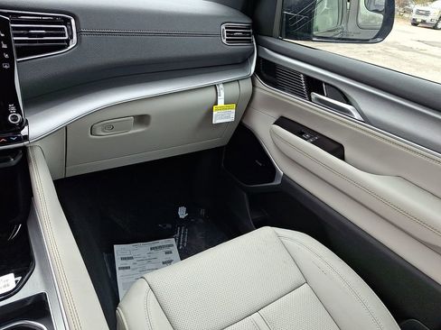 New 2026 Jeep Grand Wagoneer Limited image 12