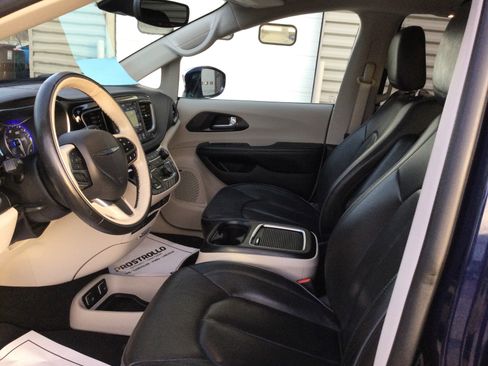 Used 2020 Chrysler Pacifica Limited w/ Advanced Safetytec Group image 10