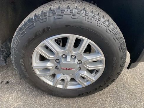 Used 2024 GMC Sierra 2500 SLT w/ SLT Premium Package image 12