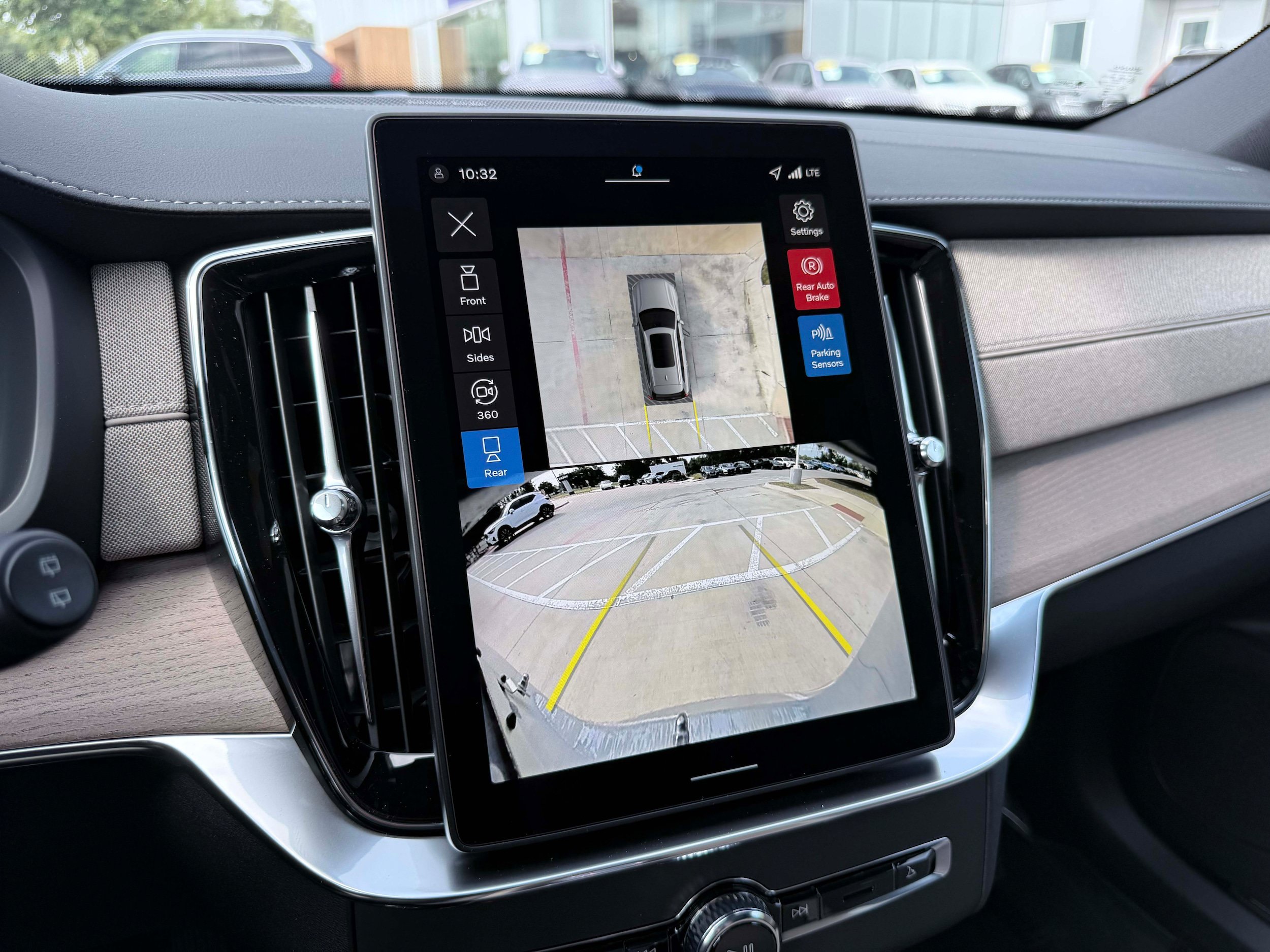 New 2026 Volvo XC90 B6 Plus w/ Protection Package Premier AWD/4WD image 25