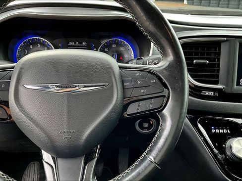 Used 2020 Chrysler Pacifica Touring w/ S Appearance Package FWD image 14