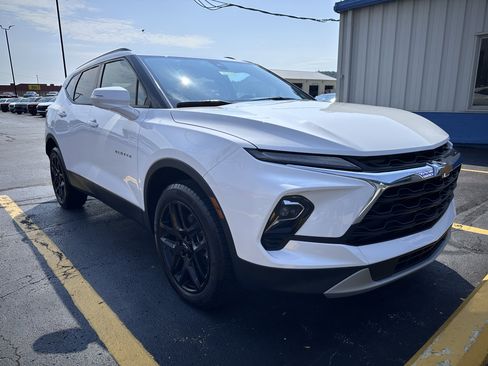 Used 2023 Chevrolet Blazer LT w/ Sound & Technology Package image 2