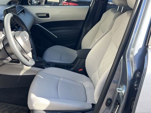 Used 2025 Toyota Corolla Cross L image 12