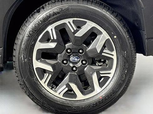 Certified 2025 Subaru Forester Premium AWD/4WD image 33