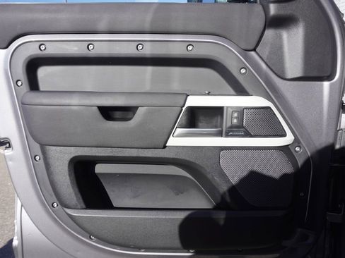 Used 2020 Land Rover Defender 110 SE image 17