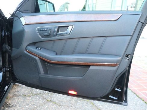 Used 2013 Mercedes-Benz E 350 Sedan image 40